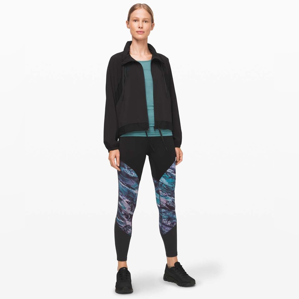 Lululemon Run to Reset Tight 25"
Black / Frozen Island Multi